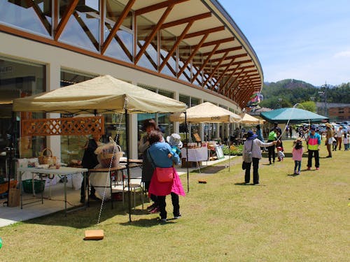 道の駅のイベント(かたしなマーケット)の様子