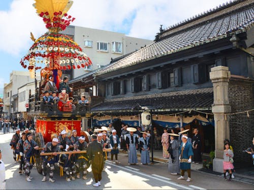 高岡の技術の粋を集めた豪華絢爛な高岡御車山