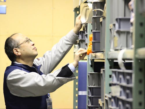 しばらくは渡辺学芸員(写真)と一緒に仕事をしますのでご安心ください!