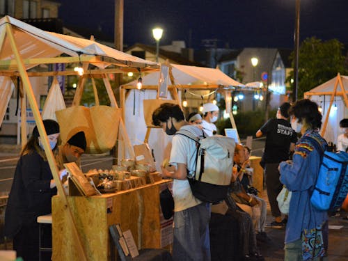 演劇祭期間に開催したナイトマーケット(トップ画ともに撮影:日高神鍋観光協会)
