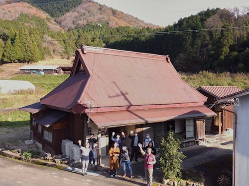 地域住民が運営している「KAZABI」