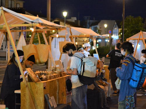 演劇祭中に開催したナイトマーケット(トップ画ともに撮影:日高神鍋観光協会)