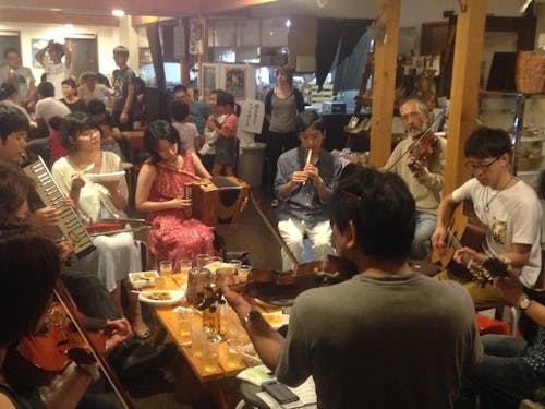 夜のパーティー