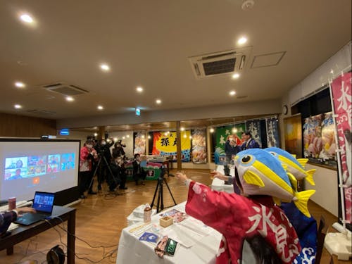 令和2年11月に開催したオンラインイベントの様子です!氷見の地酒やおつまみを片手に盛り上がりました!