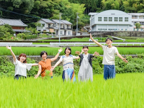 令和3年度の内子町地域おこし協力隊メンバー。