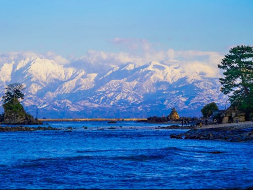 海もあります~雨晴海岸(高岡市)~