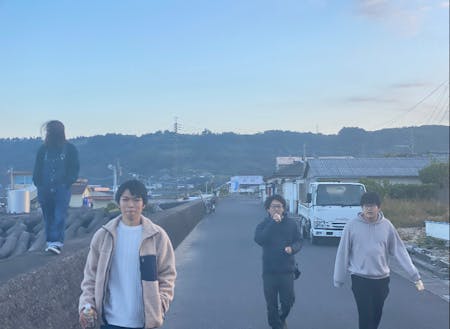 歩いて3分で海です。