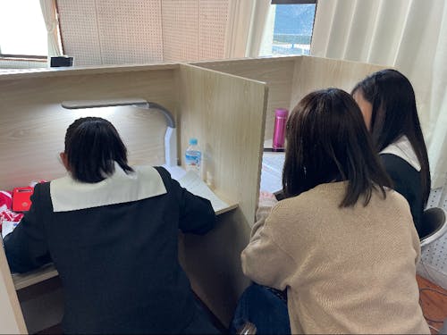 指導の様子。個別での指導がメインです。