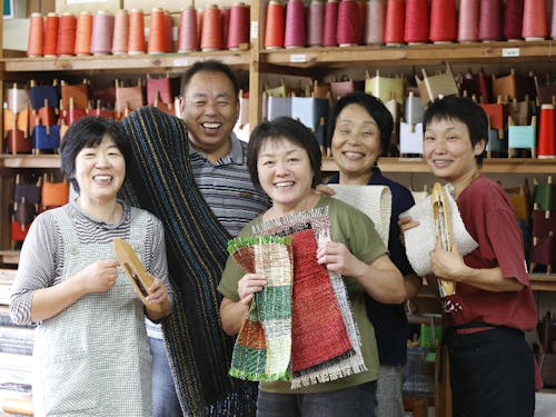 河野裕次さん(左から2番目)