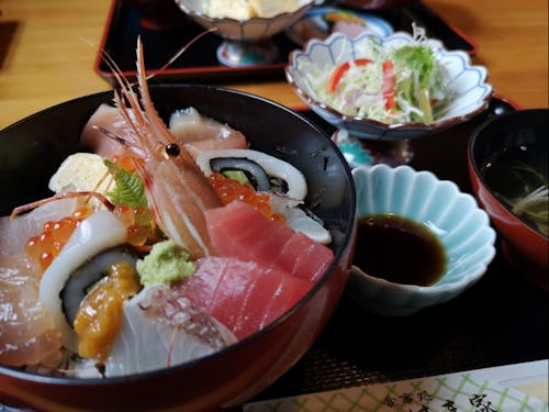 海沿いの生活では、海鮮ざんまい楽しめる!