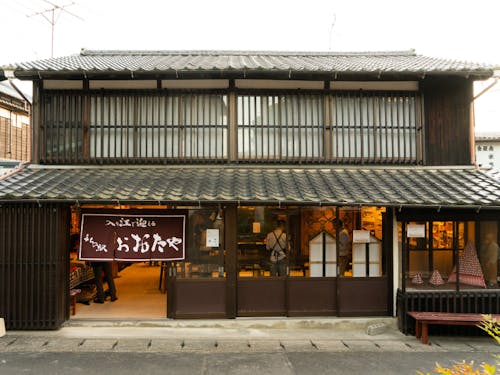 昨年オープンした「入り江で迎えるまちの駅おおたや」