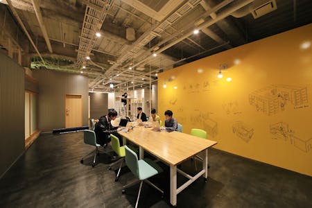 「未来会議室」は、本格的なコワーキングスペース。起業、スタートアップ向け、一時利用オフィス、貸し会議室、レンタルスペース、複合機など充実の環境・設備とサービスで九州 熊本の経済発展を目指している。
