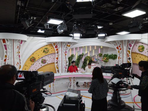 テレビ出演したり