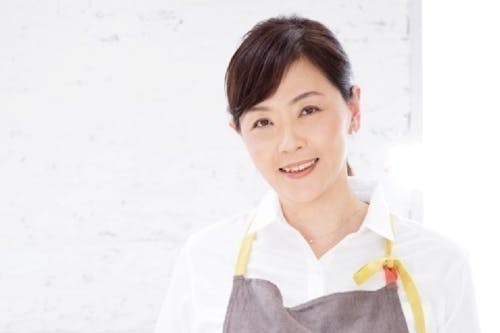 講師：やすまゆかり。11回の引越しを経て小田原在住14年目。ヘルシーフレンチ塾ル・シャボテ主宰。自宅サロン、ガス会社、BIOTOPIA他出張にて講座を開催。