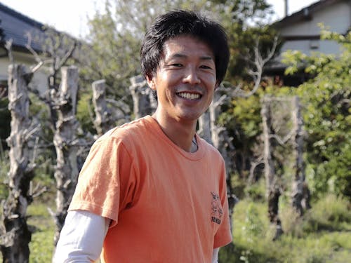 きゅうり農家で勉強中の田中さん!