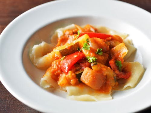 グローカルフードとして、郷土料理をベースに開発したはっと料理