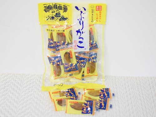 ロングセラー商品になっているいぶりがっこはデザインもそのままに。