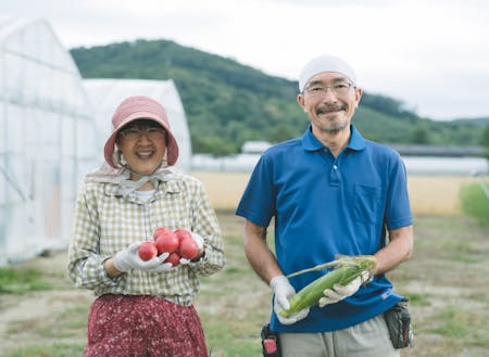 研修制度を利用した後、農家さんとして独立した吉田さんご夫婦 　［会社と家を往復する忙しさを脱し未経験から農業の道へ～　http://shimokawa-life.info/interview/interview-vol18/ ］