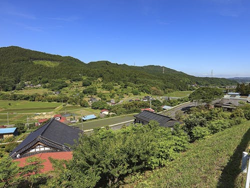 空き家が点在する町の様子