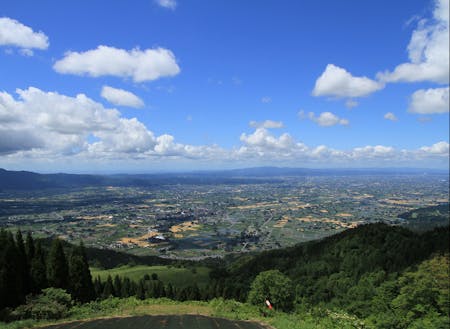 雄大な散居村の風景。富山県は水田地帯で有数の米どころです。