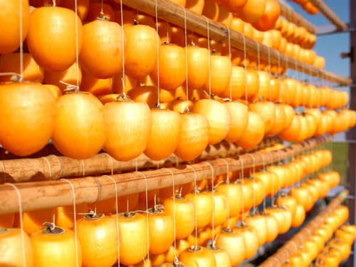 南砺市特産品の干柿。多くの特産品には南砺市にあります。