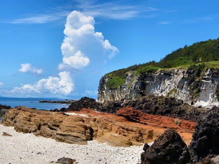 沖縄県で唯一、火山活動の痕跡が見られるヤヒジャ海岸
