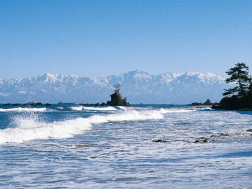 国定公園「雨晴海岸」