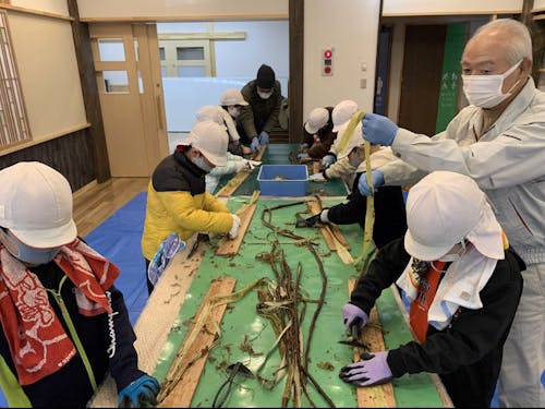 地元の小学生も和紙づくり体験をします!