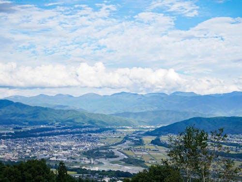 長野県の南部にある二つのアルプスに囲まれた伊那谷