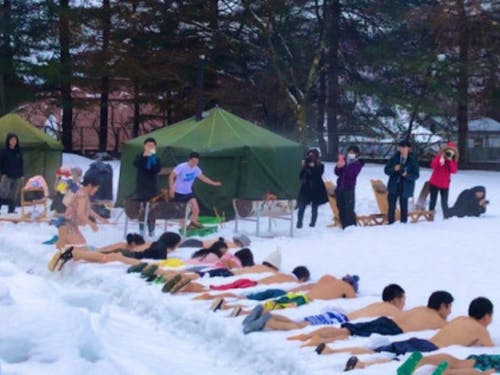 雪の上でテントサウナ!