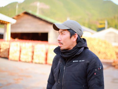 厚真町・森の学校の支店長を務める西岡流通部長