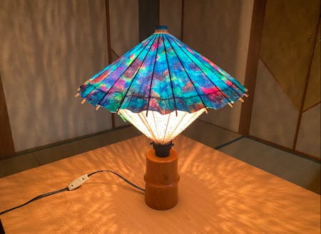 開発中の和傘ランプシェード。和紙・染め・和傘のコラボ作品