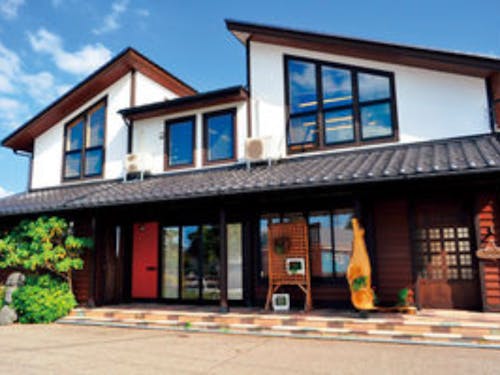 ゲストの山田 由理枝さんが専務取締役を務められる㈱山秀木材。山田さんは「なんとおせっ会移住応援団」の団長も務められ移住のサポートもされています。