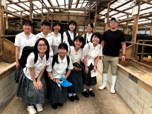世界農業遺産に認定された高千穂町の畜産農家への取材活動の様子