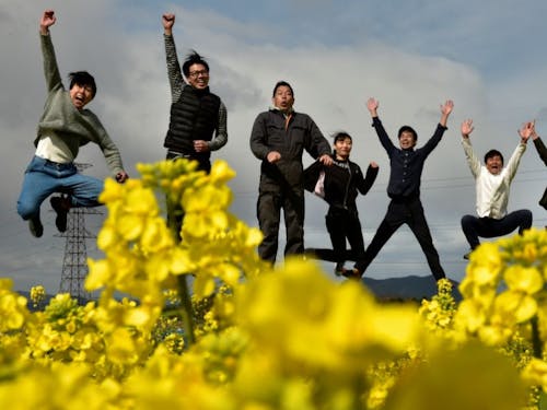 STAFFの年齢は20~50歳。前職も様々なのが面白さ。