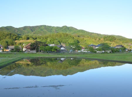 中心市街地から北に車で約15分。山と共に生きる町。鮎釣りで有名な気仙川も流れています。