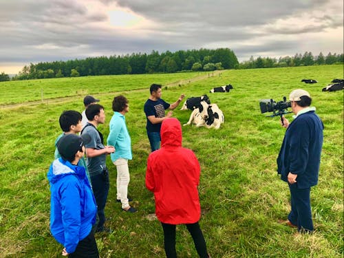 2020年度のプログラムでは放牧酪農の現場を見学しました。