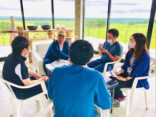 参加者同士がじっくりと語り合い、お互いを知る機会もつくります。