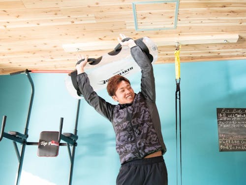 トレーニング中の岩本さん