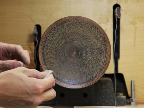 木の美しさを挽きだす工芸「山中漆器」