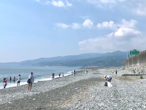 海岸清掃をきっかけに、たくさんの地域の友人や知人ができた。