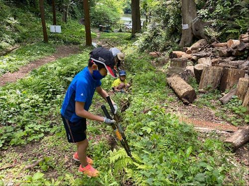 子どもから大人まで参加して活動しています。
