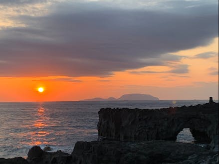 島から見える夕日