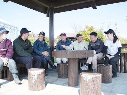 笑顔がいいでしょ?とっても気さくな島の皆さんとパチリ