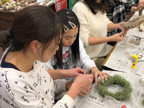 クリエイターズマーケットでのリースづくり。