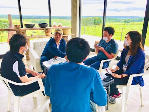 参加者同士がじっくりと語り合い、お互いを知る機会もつくります。