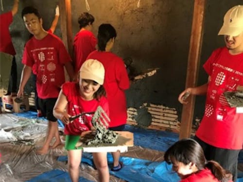 空き家での土壁塗り