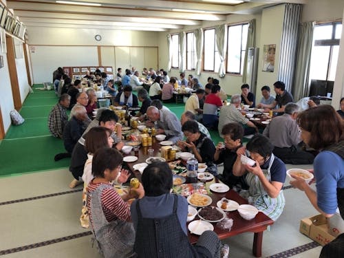 地域の懇親会のようす