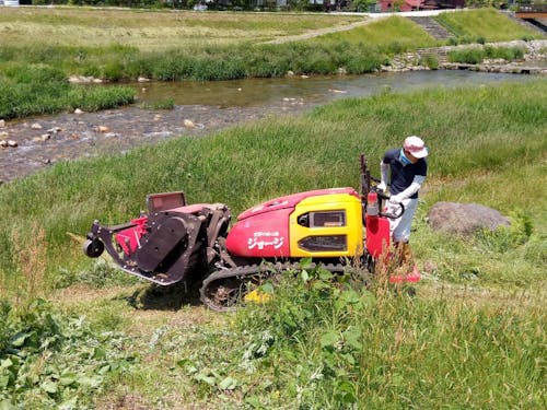 河川敷の草刈りもします。
