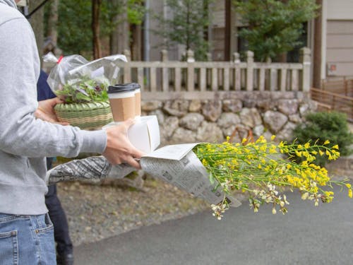 戦利品は野菜とカフェと花束と。